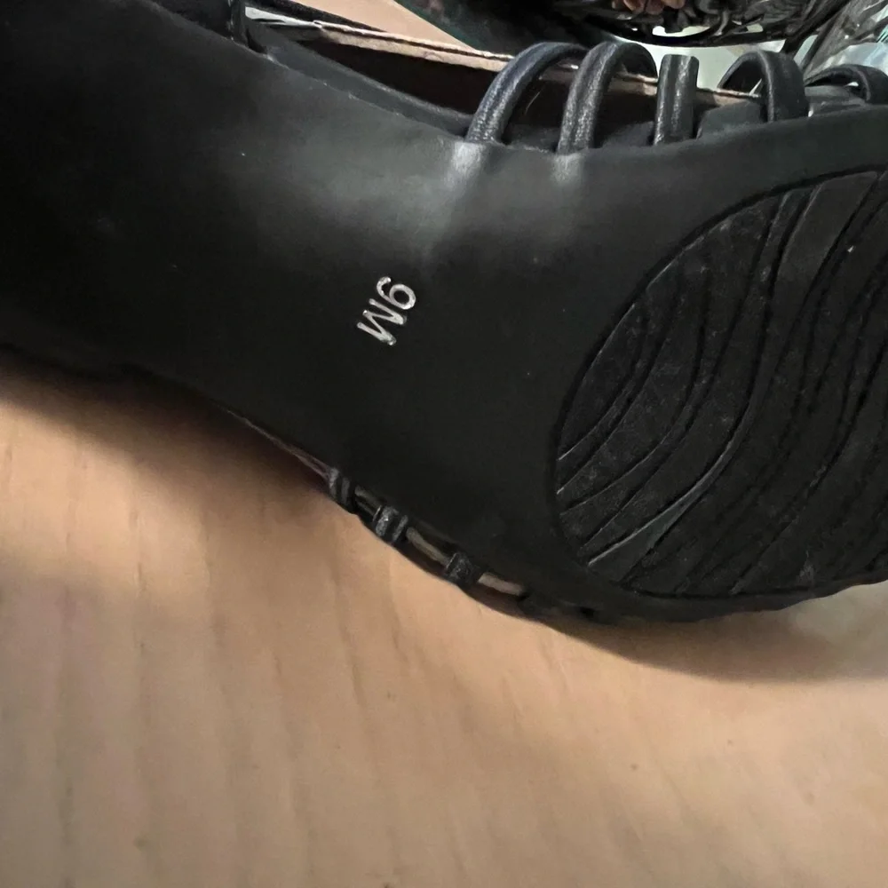 MPO.  Black Slingback Princess Heels no buckles! 9M. New w/o tags. Versatile - Picture 7 of 12